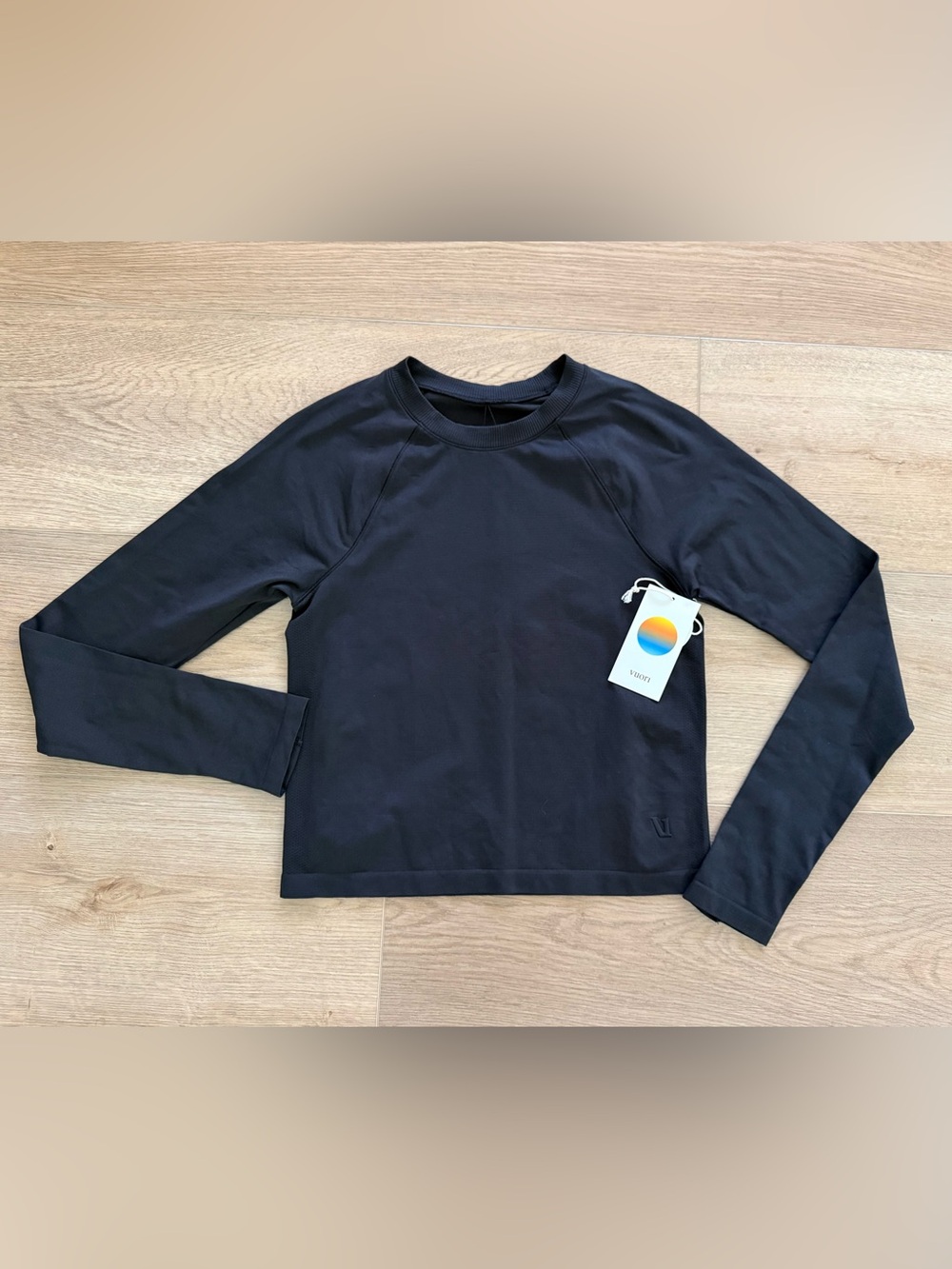 Vuori Long Sleeve Surge Seamless Tee NWT Medium Black